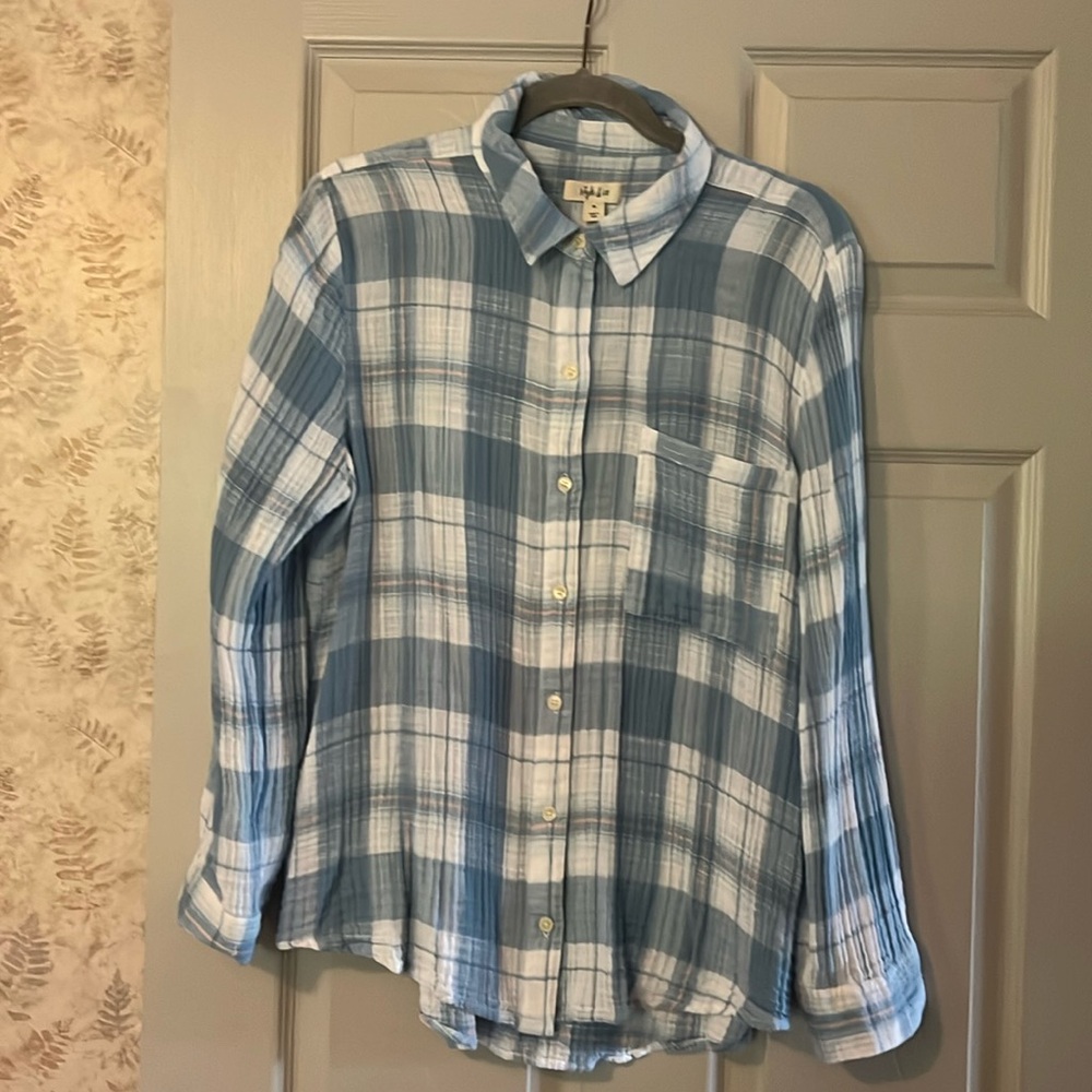 Style & Co gauze light blue and white long sleeve blouse
